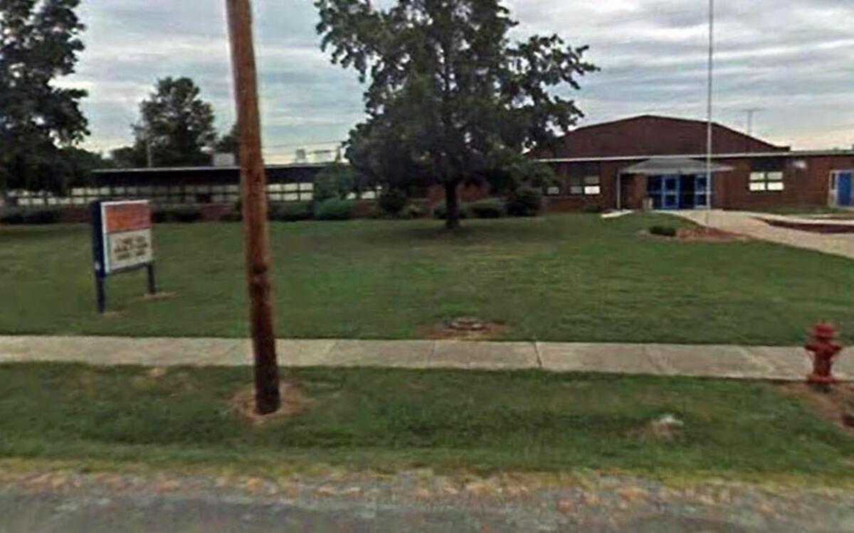 
The former Okawville Grade School, 301 W. Illinois St. in Okawville, was where OSHA alleges violations took place during asbestos removal by D7 Roofing. OSHA is seeking a $1.8 million fine afer charging the company with having Mexican laborers remove asbestos without safety gear.
