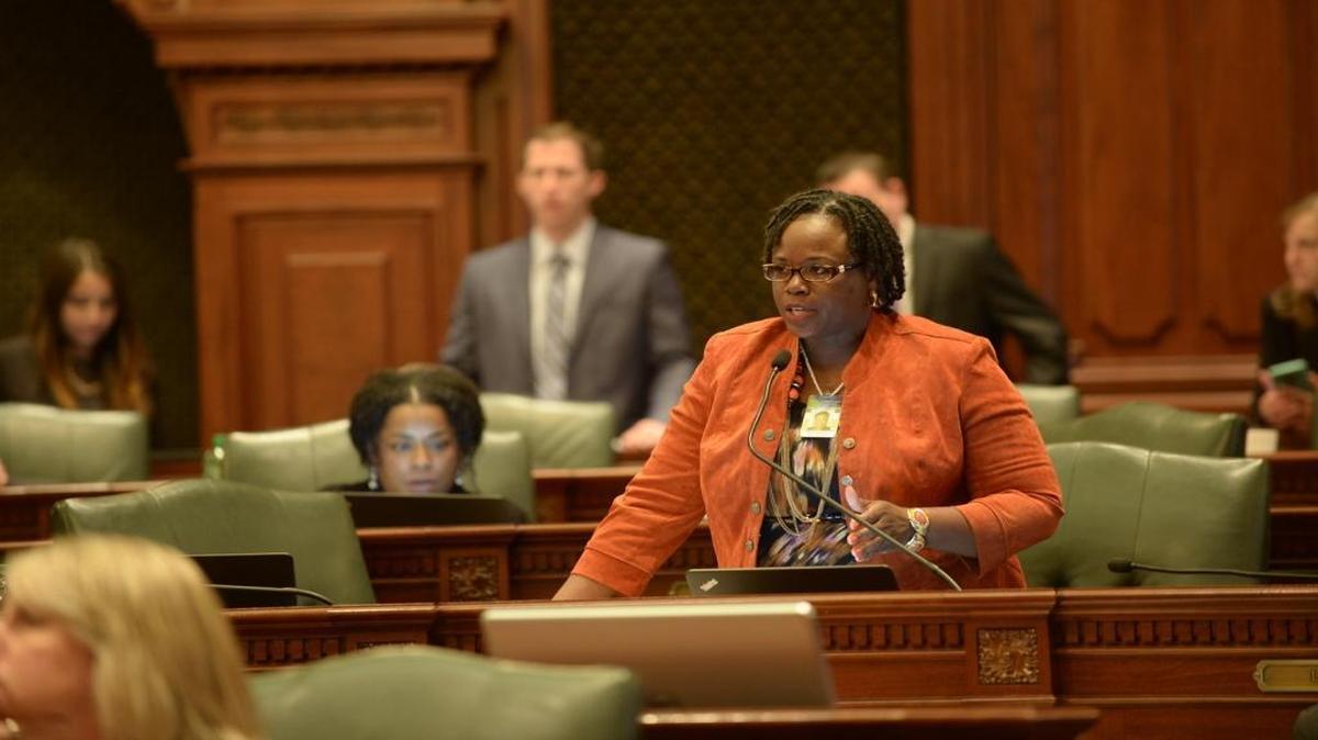 State Rep. Carol Ammons (D-Urbana) announced at the Women’s March in Springfield Tuesday that she is forming an exploratory committee and launching a “listening tour” in preparation for a possible run for the 13th District. U.S. Rep. Rodney Davis is the incumbent.