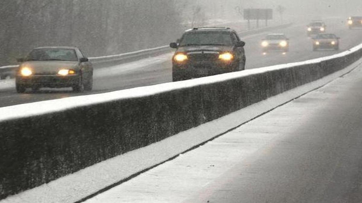 Snow showers are expected Monday in the metro-east, which means light to moderate snowfall where a small amount of accumulation is possible.