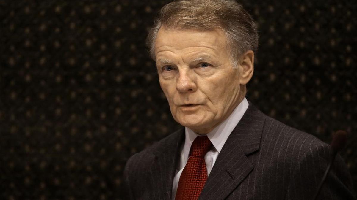 In this Jan. 27, 2016 file photo, Illinois Speaker of the House Michael Madigan, D-Chicago, attends a joint session of the General Assembly at the Illinois State Capitol in Springfield. The long-serving Illinois House speaker uses neither email nor even an appointment calendar. That is one extraordinary fact turned up by an Associated Press public-records request of the General Assembly’s leaders in advance of Sunshine Week. The other is that the Illinois Senate considers itself immune under the state Constitution from having to turn over records.