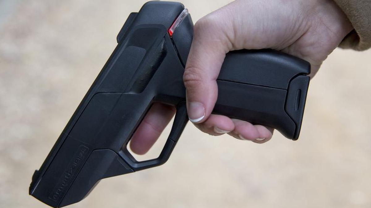 Recent gun crimes have been quickly resolved by police. Homeowners resolved two break-ins by defending their castles.