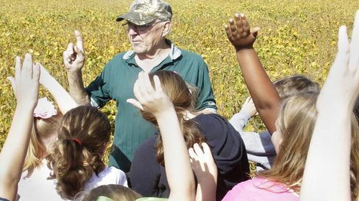 Students from Moye Elementary School in O’Fallon tour corn and soybean fields in 2014. They and other students in O’Fallon District 90 receive $1,434 less in educational services than their neighbors and stand to lose 29 teachers and staffers next year.
