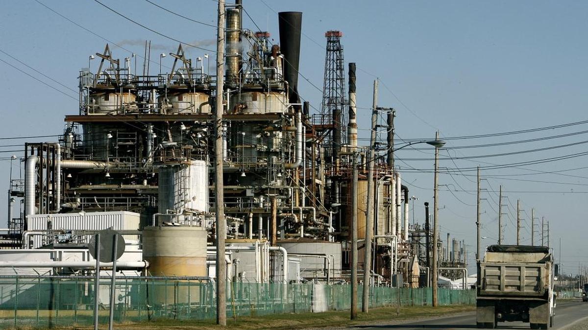 Valero Energy Corp.’s refinery and distribution center is in the Harford and Wood River area. It should benefit from completion of the Keystone XL pipeline.