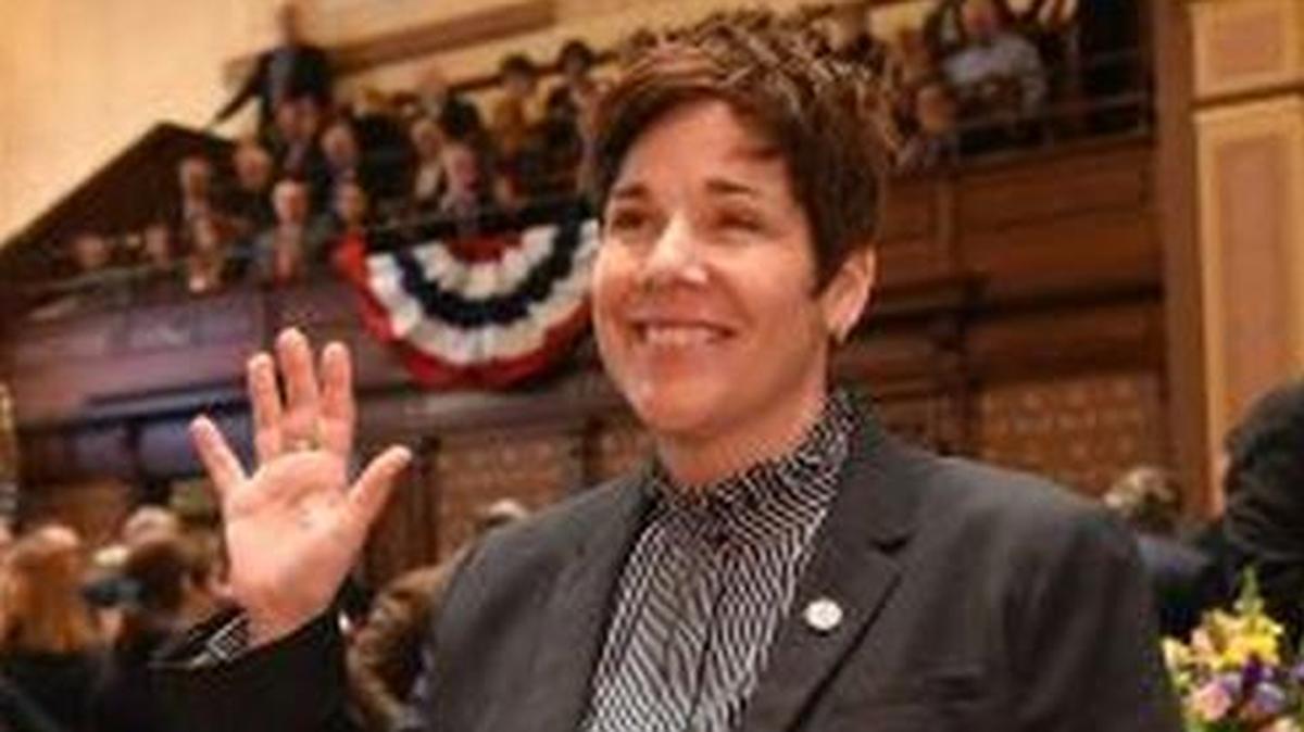 Who picks a failing school? Illinois state Sen. Jennifer Bertino-Tarrant does. She introduced a bill to undo the compromise tax credit that allows a test program to offer more scholarships to needy students so their parents can choose private schools.