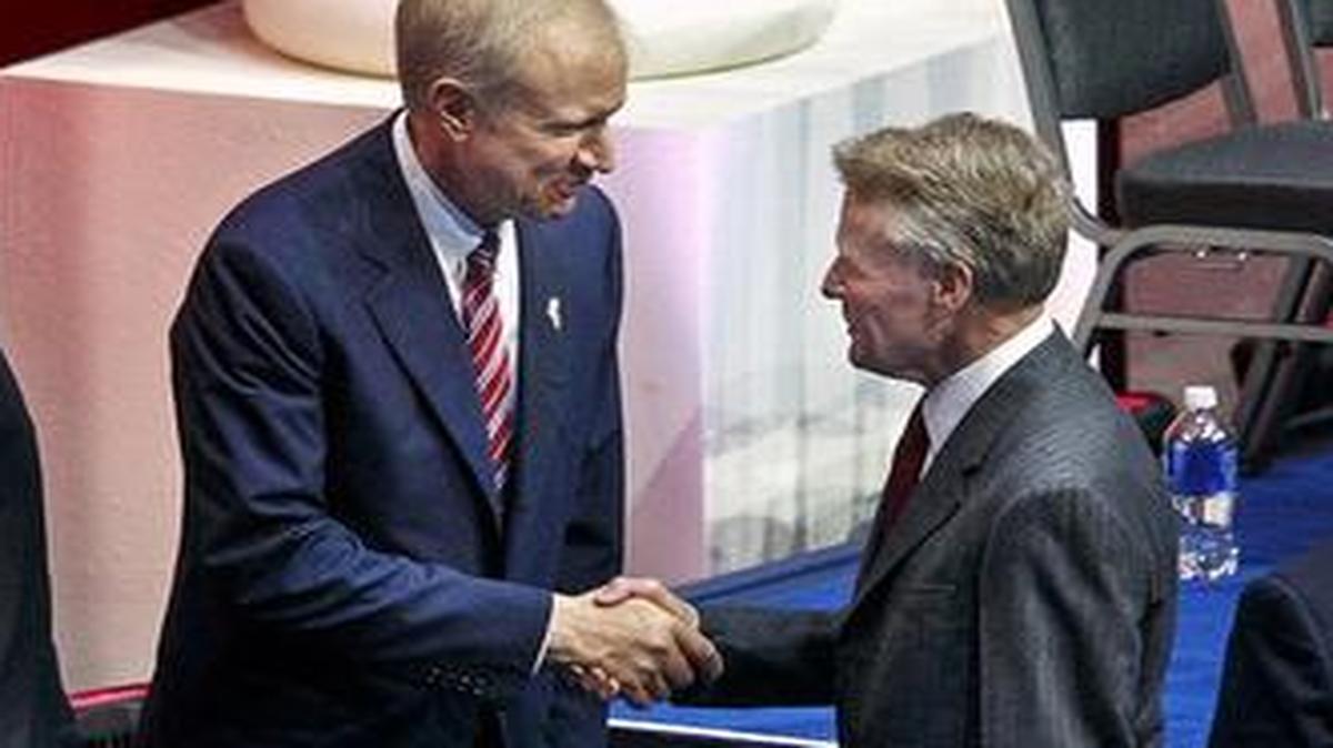 After 303 days without a 2016 state budget, movement may have been detected. Here, Illinois Gov. Bruce Rauner shakes hands Illinois House Speaker Michael Madigan on Jan. 12, 2015, after Rauner’s inauguration.