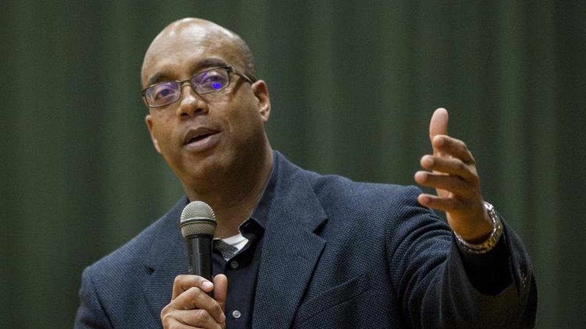 Illinois state Sen. James F. Clayborne Jr. is retiring after a career of patronage hires and aloof constituent service. The best replacement? Anybody else.