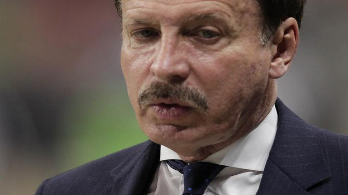 St. Louis Rams owner Stan Kroenke pushed his Inglewood, Calif., football stadium proposal in a 29-page document that trashes St. Louis.