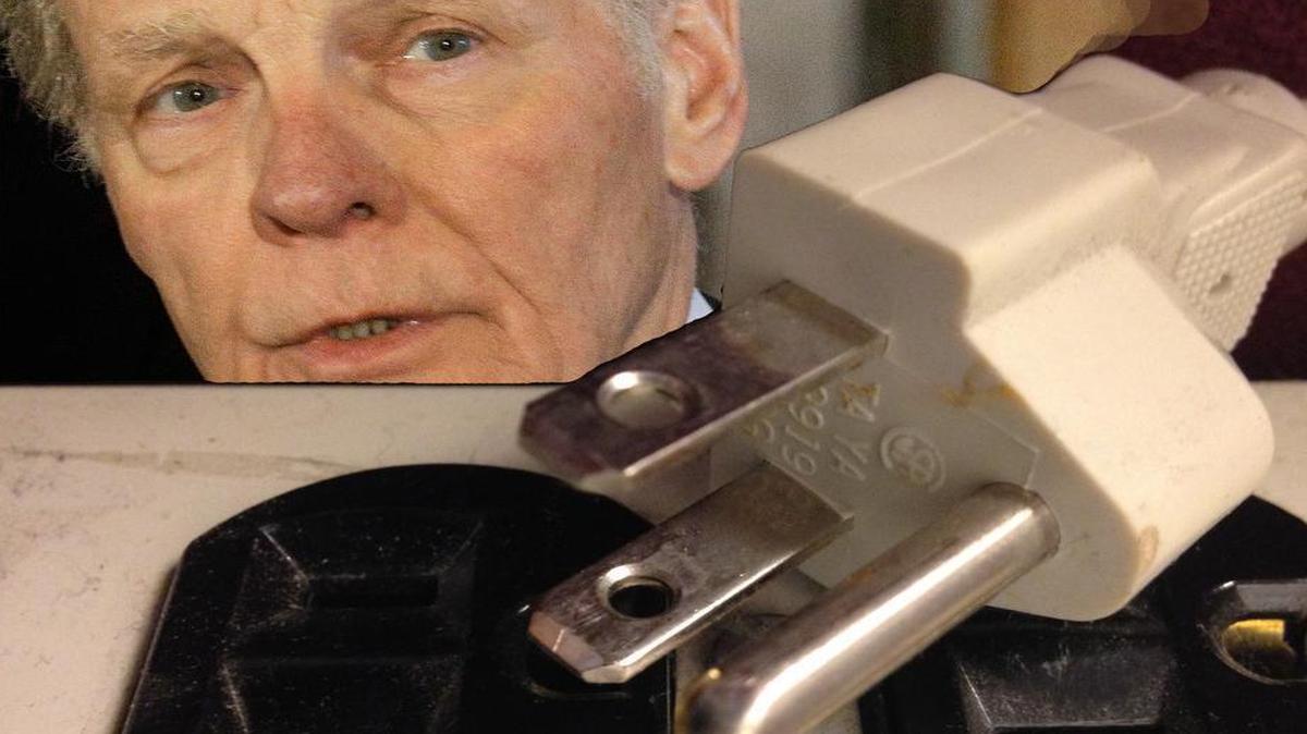 Want to limit the disconnect between Illinois lawmakers and the real world of taxpayers? Limit their terms. Illinois House Speaker Mike Madigan has ruled for 34 years. How’s he doing?