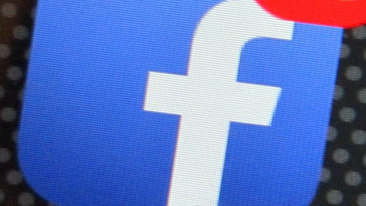 Facebook is suppressing independent news feeds to boost posts from friends and family. With 1.65 billion users a month, the social media giant significantly impacts the spread of political and government news.