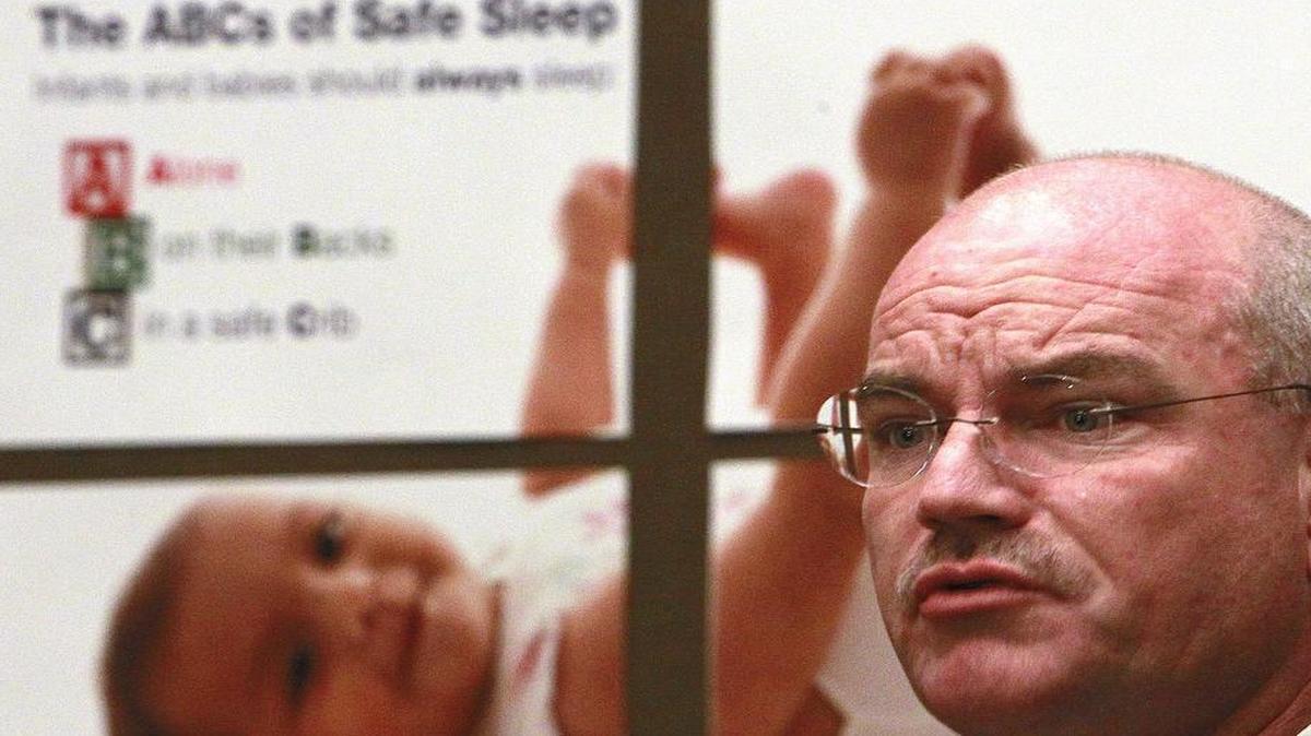 
Columbia Police Chief Joe Edwards commands the task force that investigates child deaths in Southern Illinois. Many baby deaths can be prevented by if a baby sleeps alone, on its back and in a safe crib.

