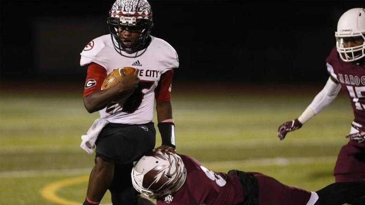 A charter member of the Southwestern Conference, the Granite City Warriors voted to leave the league in May 2017. The 2018 season will be the football team's first as an independent.