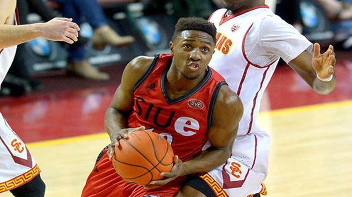 Southern Illinois University Edwardsville guard Carlos Anderson, a freshman from Alton, drives past USC’s Chimezie Metu Monday.