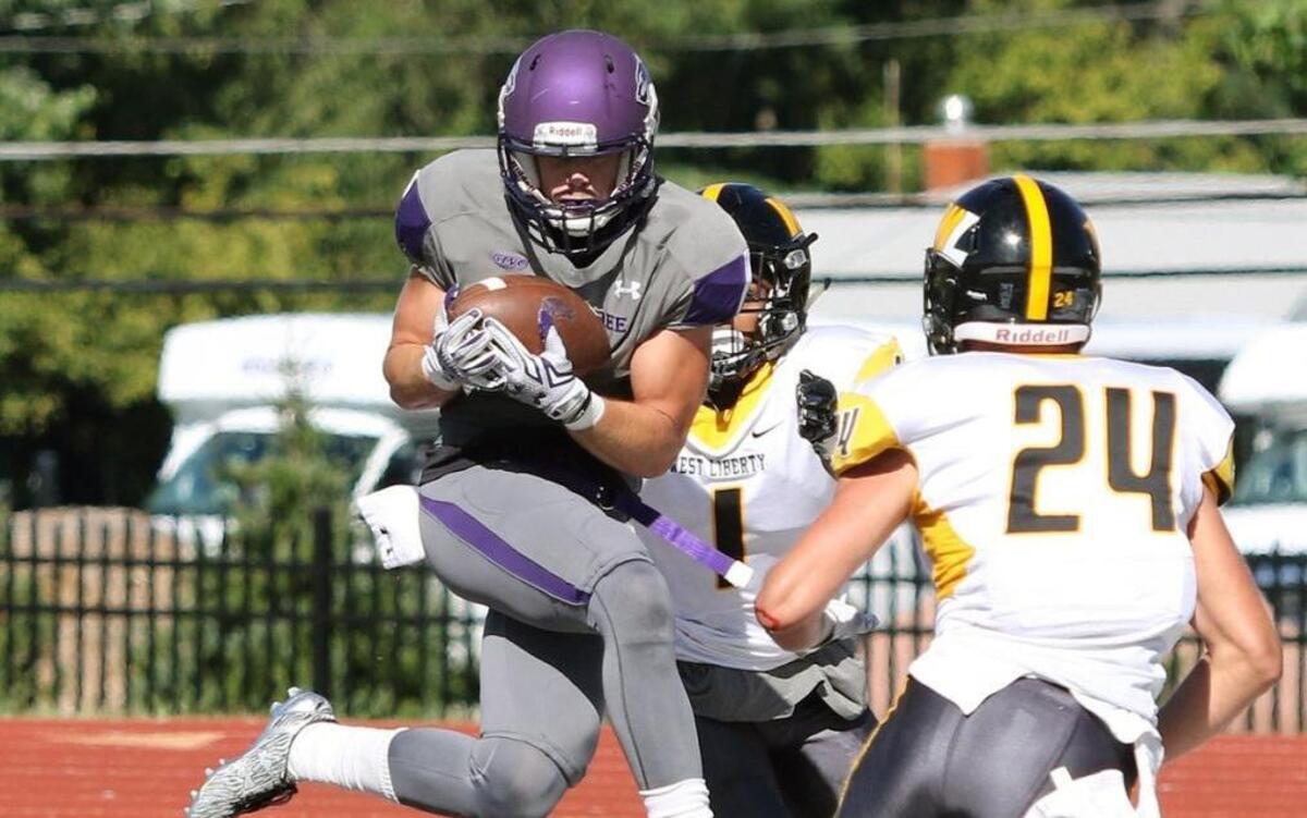 Sean Dowling catches the go-ahead touchdown pass in the second overtime of a 2016 McKendree game.