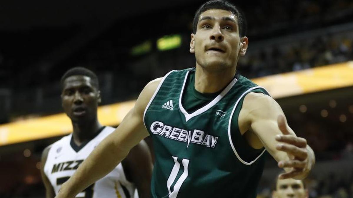 Missouri’s Jeremiah Tilmon (left) watched as Green Bay’s Sukhjot Bains reached for a ball as it was going out of bounds in the second half of Saturday’s game. Tilmon had 12 points and 11 rebounds for his first career double-double in Missouri’s 100-77 win.