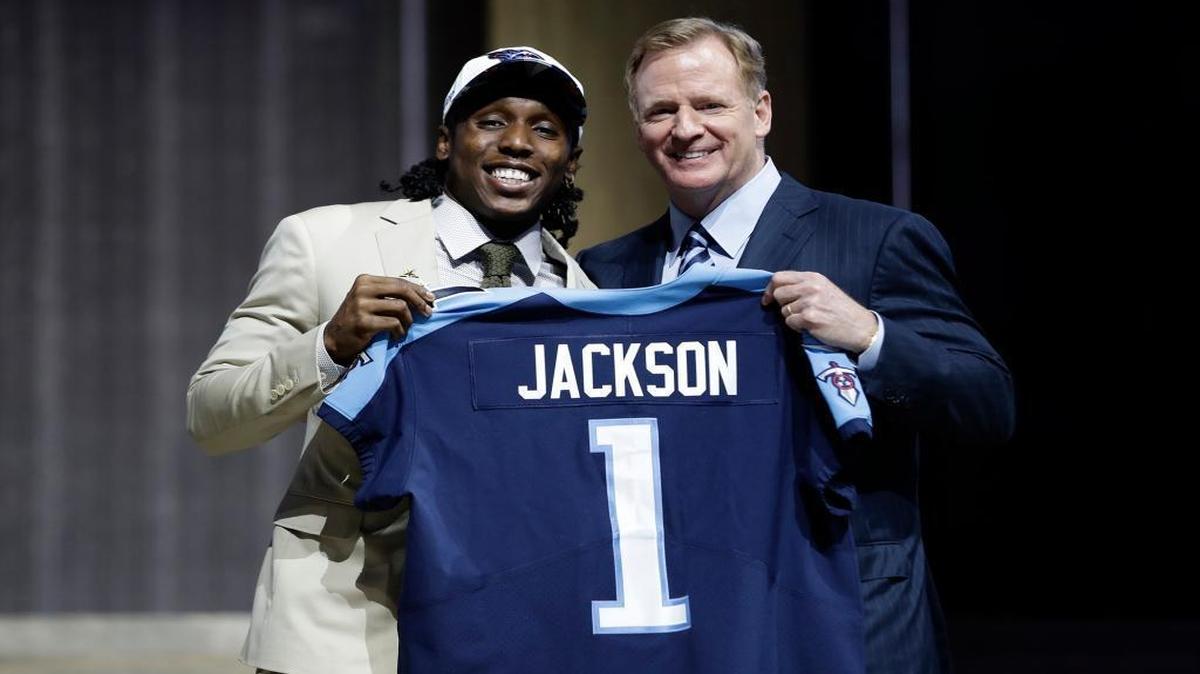Southern California’s Adoree’ Jackson, left, poses with NFL commissioner Roger Goodell after being selected by the Tennessee Titans during the first round of the 2017 NFL football draft, Thursday, April 27, 2017, in Philadelphia.
