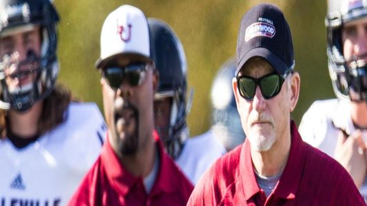Lindenwood University-Belleville coach Dale Carlson led the Lynx to a 4-5 season.
