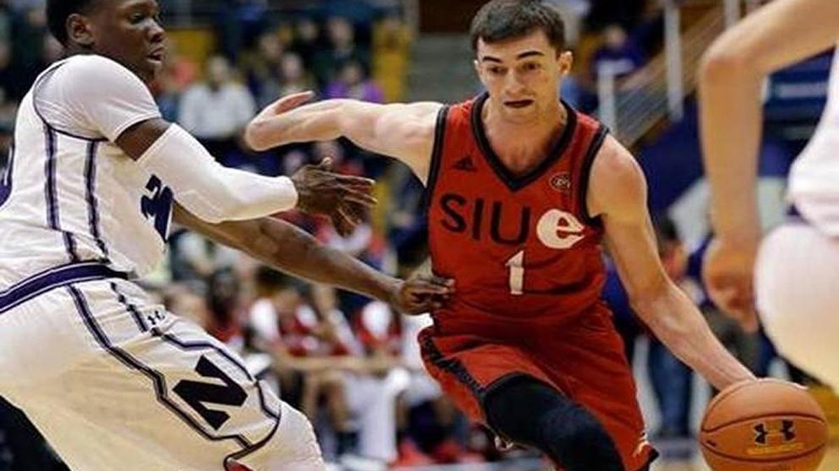 Burak Eslik, a former guard at SIUE, signed a professional basketball contract in his native Turkey.