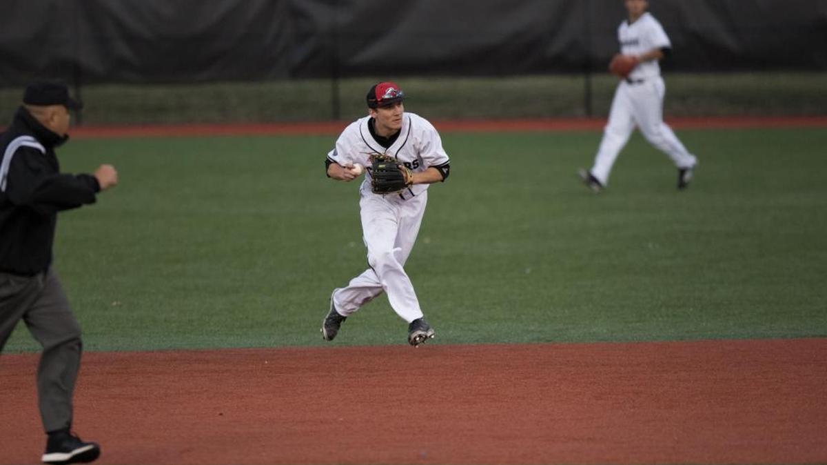 SIUE’s Alec Skender makes a play for the Cougars. SIUE scored a single run in the bottom of the ninth to defeat SLU Tuesday.