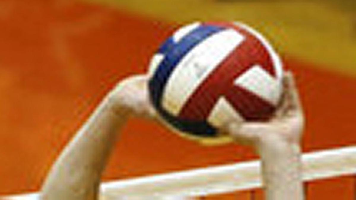 The Crusaders defeated the Lancers 25-20 and 25-21.