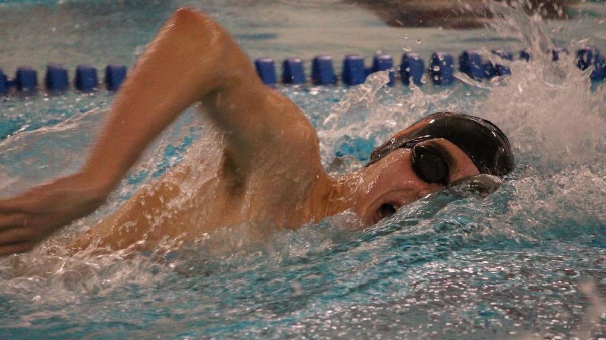 Edwardsville junior Brian Baggette won the 500-yard freestyle Saturday in the sectional meet. Baggette’s time of 4:42.46 not only crushed the state qualifying standard of 4:45.95, but it was his personal best as well.