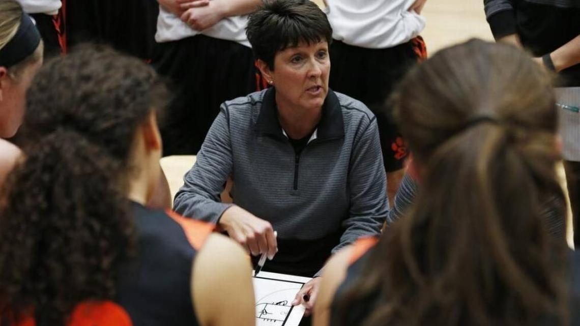 Edwardsville basketball coach announces resignation after 18 years