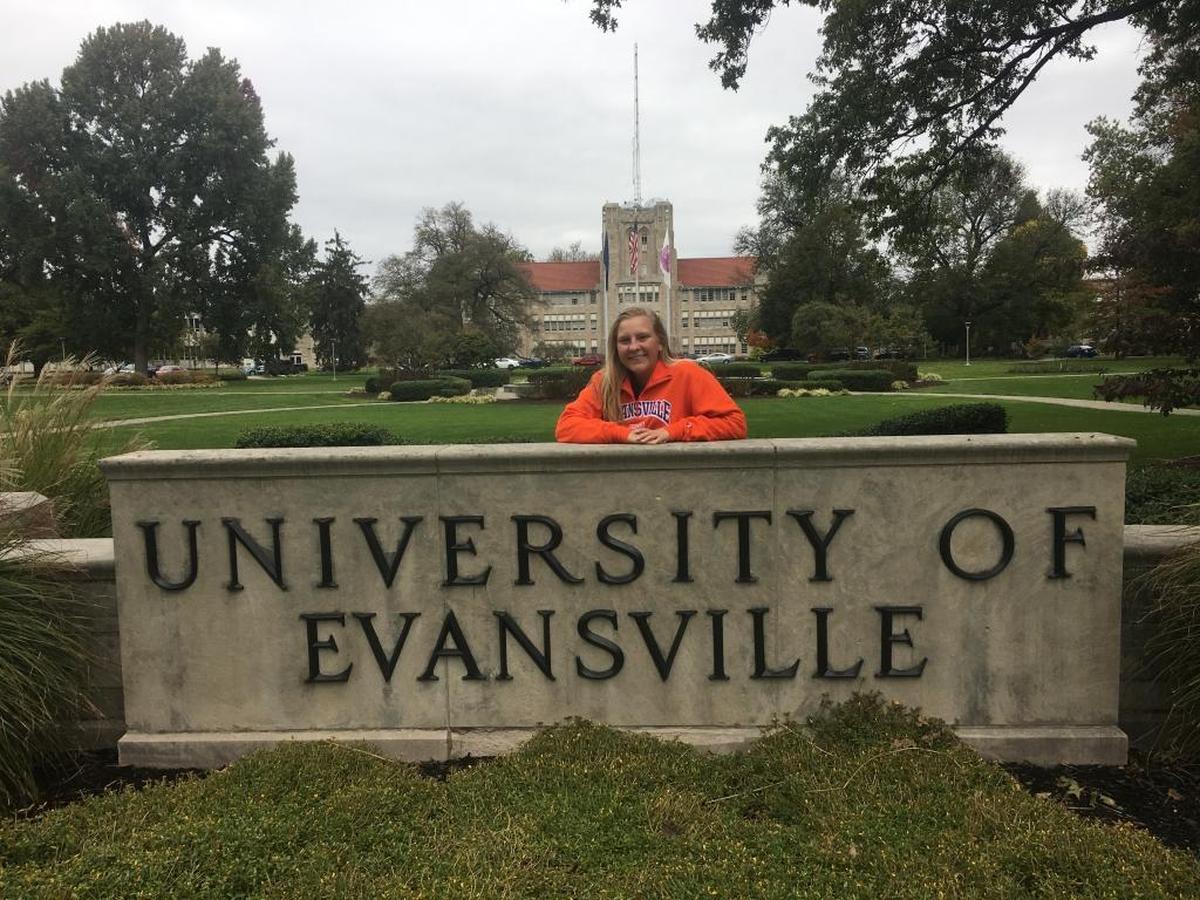 O’Fallon senior Alyssa McMinn has committed to continuing her golf career at the University of Evansville.