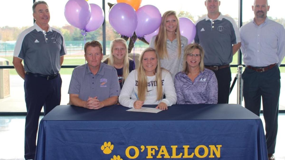 O’Fallon senior golferAlyssa McMinn signed a national letter of intent to continue her competitive career at Evansville University. Pictured are Lonnie McMinn, Alyssa McMinn, Lori McMinn. In the back are OTHS assistant coach Dan May, Kiley McMinn, Briana McMinn, OHTS head coach Chris Eddy, and athletic director Todd Moeller.