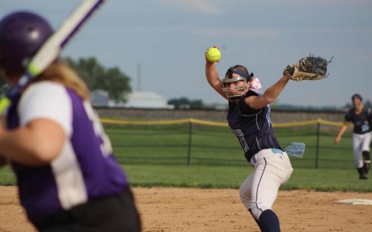 Mater Dei sophomore Hayle Palm took the tough-luck loss in the pitching circle at the Flora Class 2A Sectional Tuesday.
