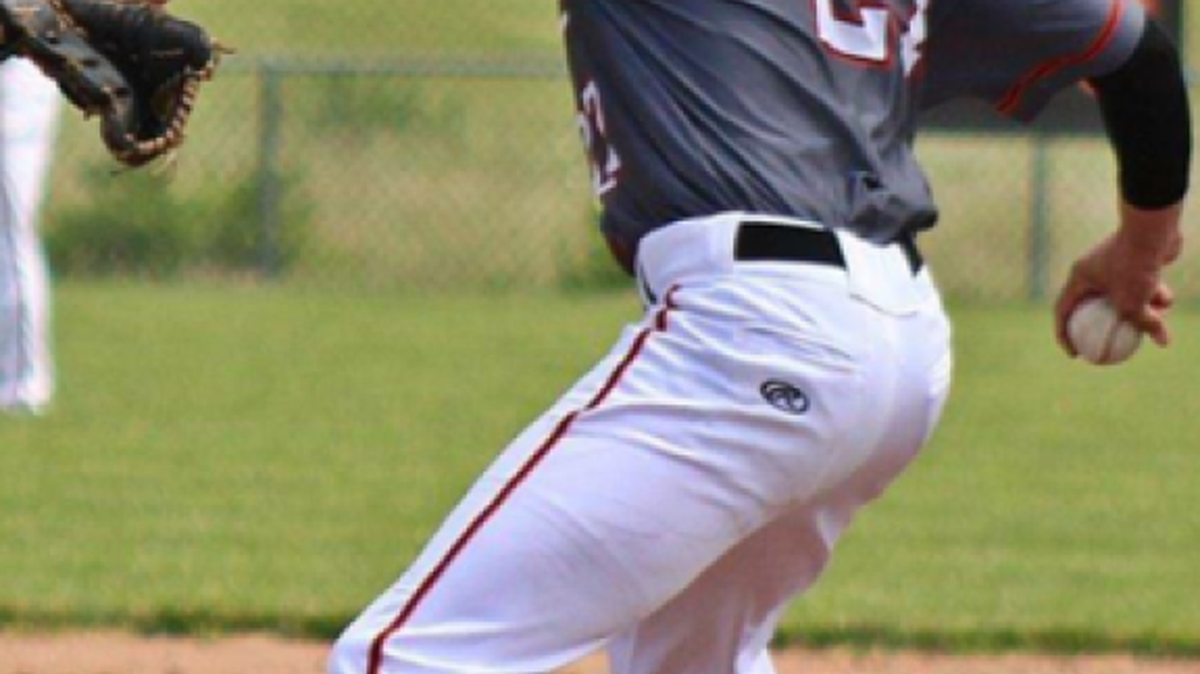 
Edwardsville Tigers right-hander Trey Riley has committed to Oklahoma State
