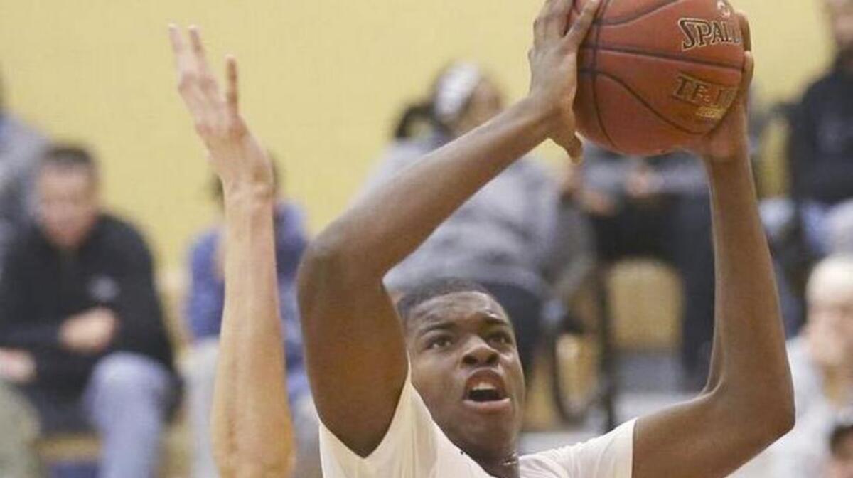 Belleville West’s EJ Liddell, one of the highest-ranked juniors in the nation, will match up against senior Quentin Grimes, who has verbally committed to Kansas, when the Maroons play College Park (Texas) at 12:15 p.m. Wednesday in Washington, Ill.