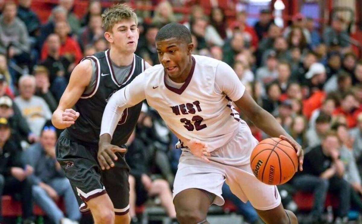 Belleville West junior EJ Liddell has led the Maroons to a 29 wins and the No. 2 rank in the Illinois class 4A high school basketball poll.