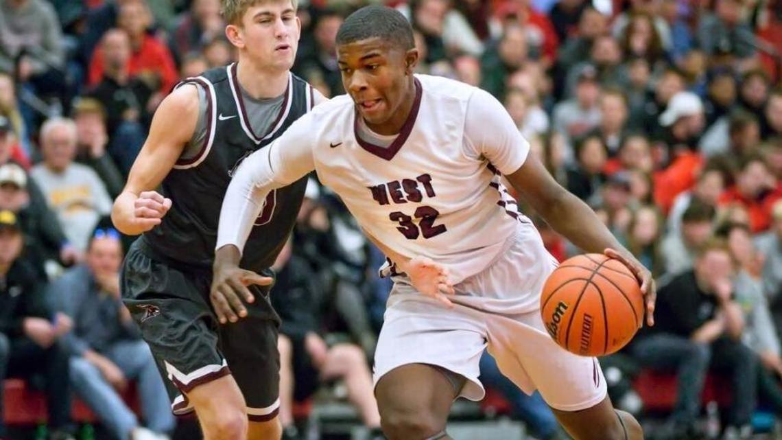 Belleville West junior EJ Liddell has led the Maroons to a 29 wins and the No. 2 rank in the Illinois class 4A high school basketball poll.