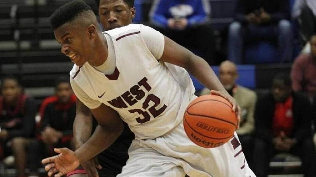 Belleville West junior EJ Liddell led the Maroons to the title game of the Washington Tournament of Champions with his second-straight 30-point game Friday.