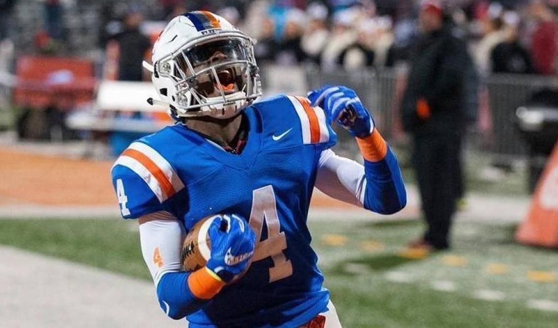 The Flyers’ Jeff Thomas starred for the East St. Louis Flyers in their 2016 Class 7A State Championship. He was released from the Miami University football team Wednesday.