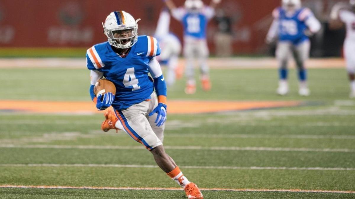 East St. Louis's Jeff Thomas (4) runs down field with a touchdown reception during the third quarter of the IHSA Class 7A high school championship football game against Plainfield North, Saturday, Nov. 26, 2016, at Memorial Stadium in Champaign. East St. Louis defeated Plainfield North 26-13.