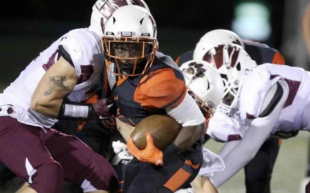 Dionte Rodgers led the Edwardsville Tigers in rushing as a sophomore in 2016.