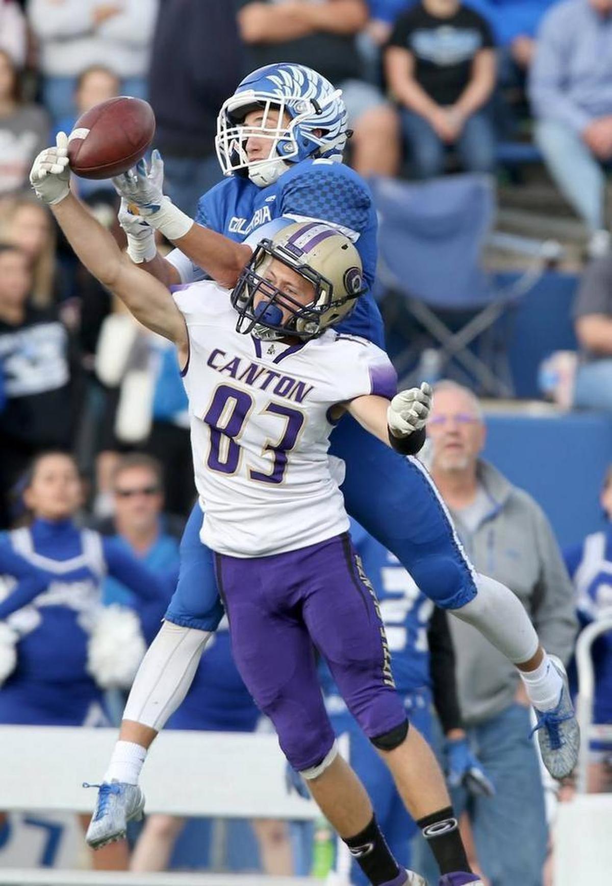 Columbia senior Jordan Holmes reaches (in back) will be a preferred walk-on at the University of Illinois. The Illini hope to use him as a slot receiver.