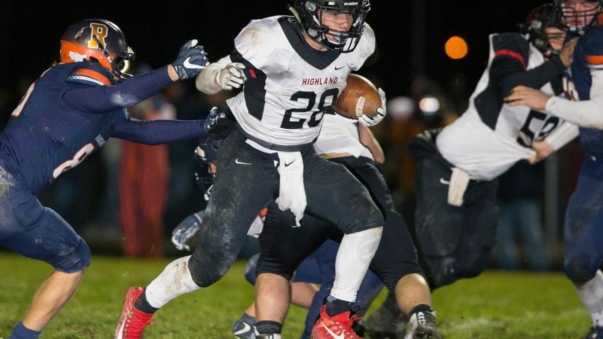 Highland’s Brady Feldmann carries the ball Saturday during a playoff game at Rochester High School.
