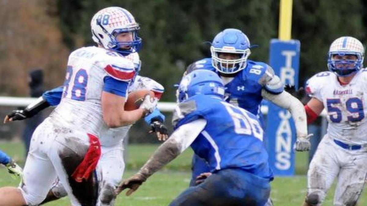 Nashville’s Royce Newman catches a pass between Auburn defenders. The Hornets outgained Auburn 228 yards to 203, but were hurt by turnovers in a 22-6 Class 2A football semifinal loss Saturday.