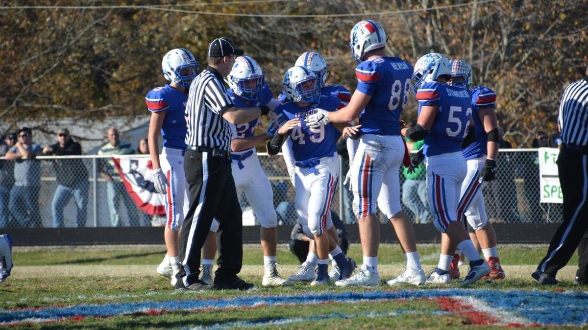 Royce Newman (88) and other Nashville teammates congratulate Bryce Paszkiewicz (49)