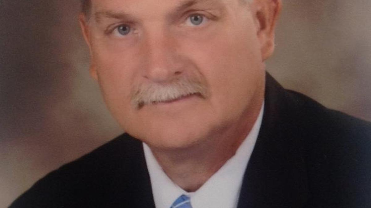 Former Mater Dei football coach and current principal Dennis Litteken has been elected to the Illinois Football Coaches Association Hall of Fame.