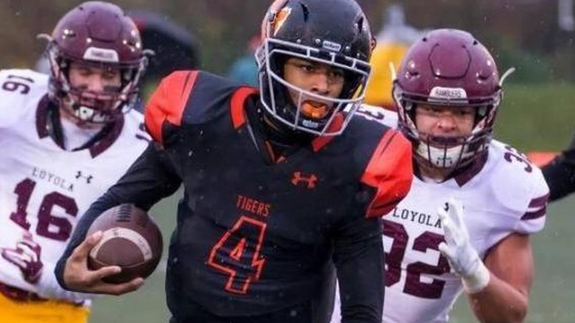 Edwardsville quarterback Kendall Abdur-Rahman says he’s headed to South Bend