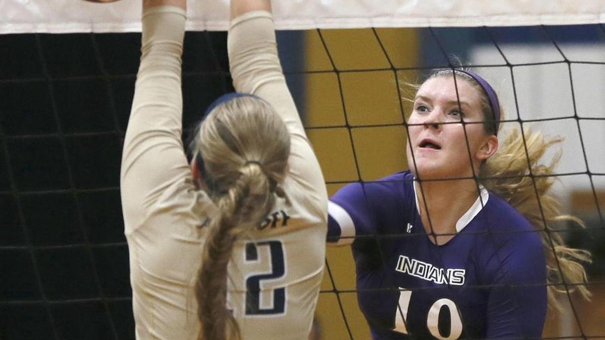 
Mascoutah's Megan Lindsay (10) could be one of the region’s top outside hitters this season.
