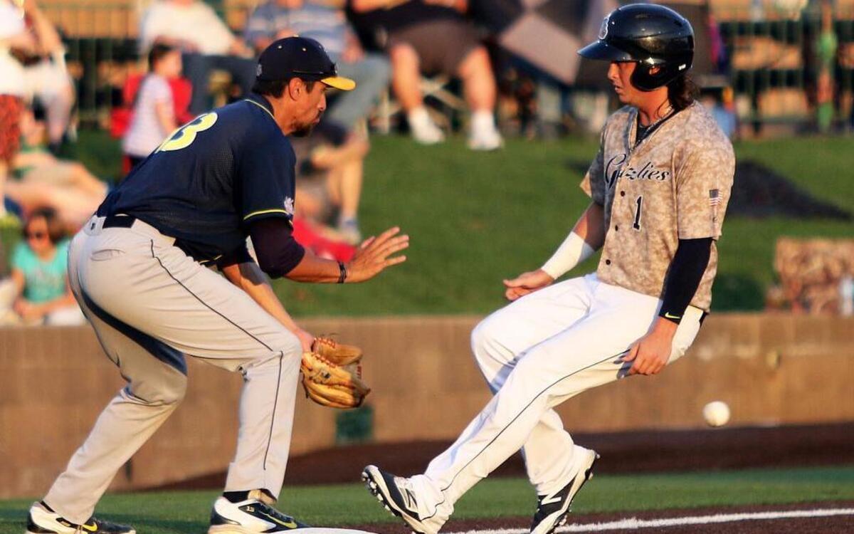 Gateway’s Cody Livesay pulls into third base standing up ahead of the throw as the Traverse City’s Beach Bums’ Jose Vargas awaits the ball. Gatway won 4-3. See a gallery of photographs at bnd.com.