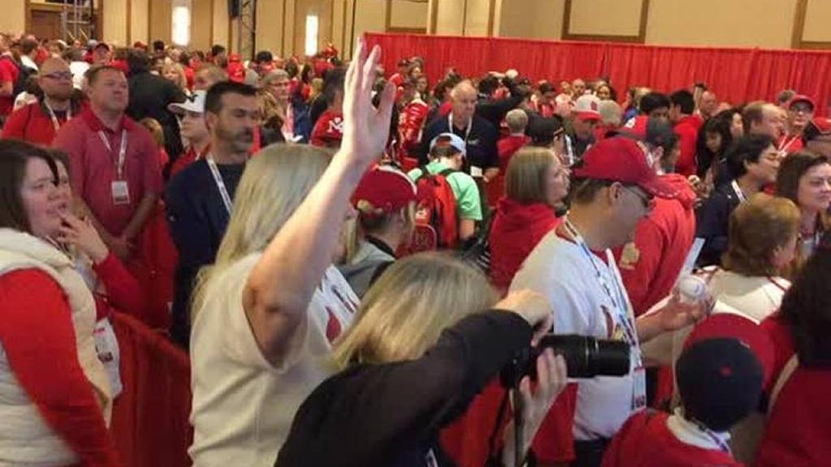 Cardinals fans line up for autographs at the annual Winter Warm-up in 2016.