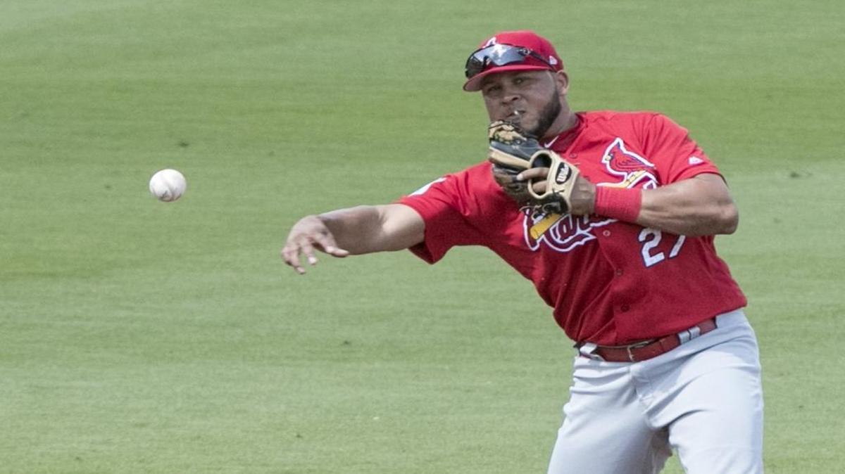 St. Louis Cardinals third baseman Jhonny Peralta throws to first against the Nationals.