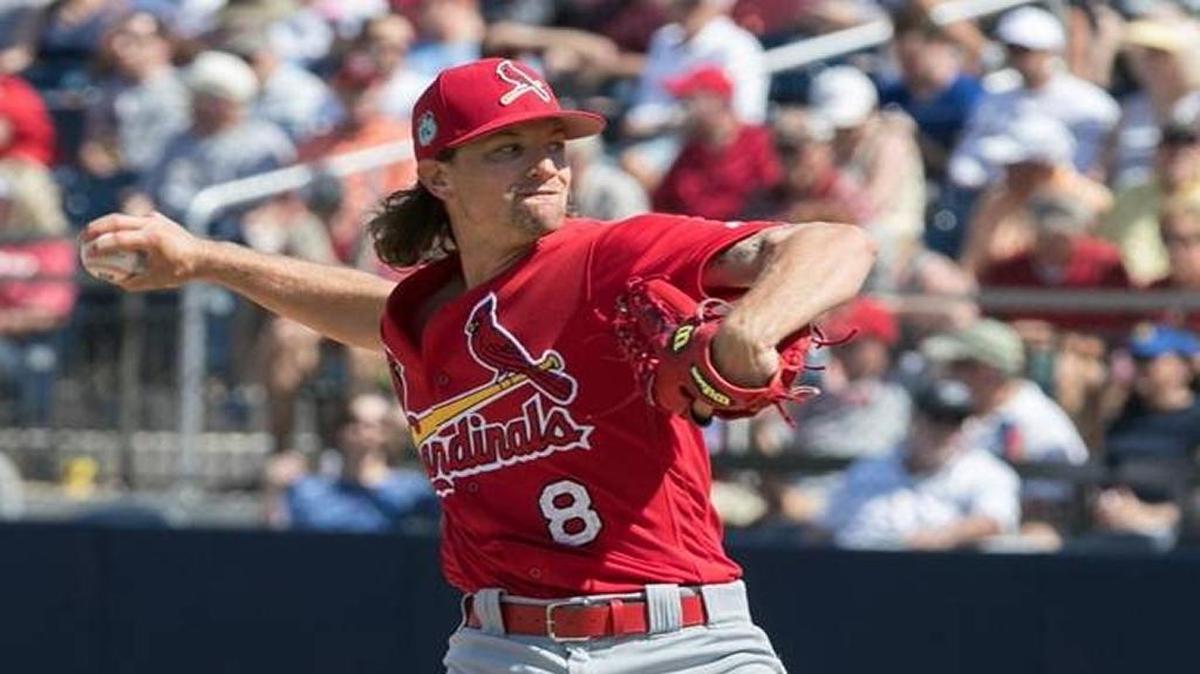 The St. Louis Cardinals Wednesday announced they have traded right-handed pitcher Mike Leake to the Seattle Mariners.