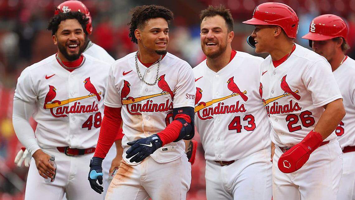 Winn shaken, not sidelined: Cardinals shortstop recounts details of crash scare
