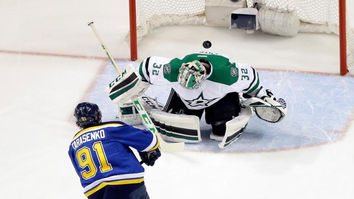 St. Louis Blues right wing Vladimir Tarasenko (91) scores past Dallas Stars goalie Kari Lehtonen during the first period of Game 4 on Thursday. (AP Photo/Jeff Roberson)
