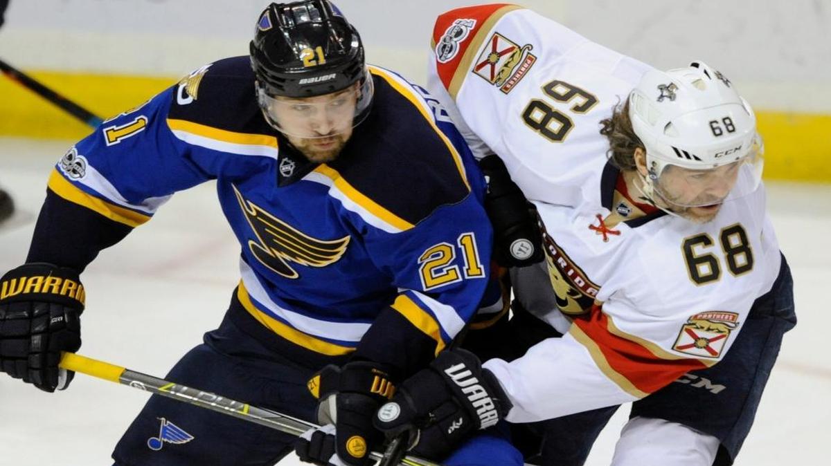 St. Louis Blues center Patrik Berglund (21), tangles with Florida Panthers' Jaromir Jagr (68 ) during a recent game in St. Louis.
